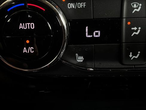 Used 2025 Chevrolet Trax LT w/ LT Convenience Package FWD image 26