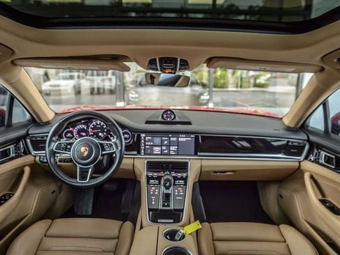 Used 2018 Porsche Panamera 4 image 3