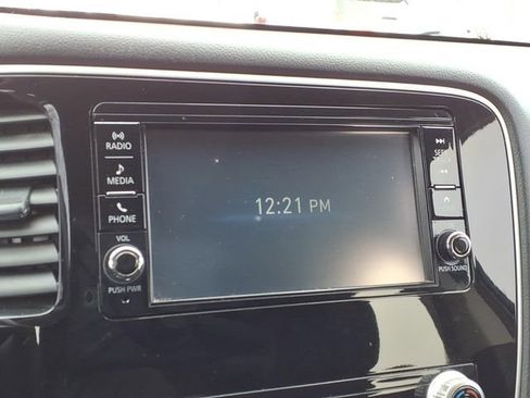 Used 2020 Mitsubishi Outlander ES image 15