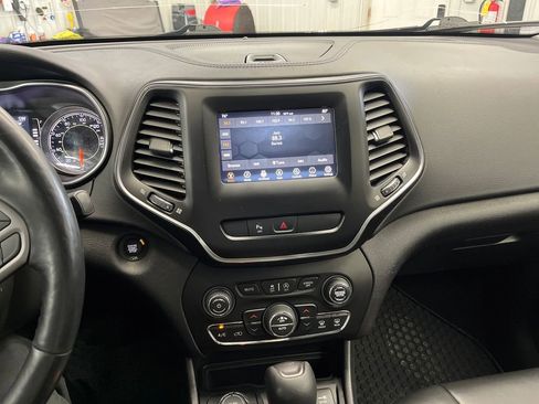Used 2020 Jeep Cherokee Latitude Plus w/ Cold Weather Group image 22