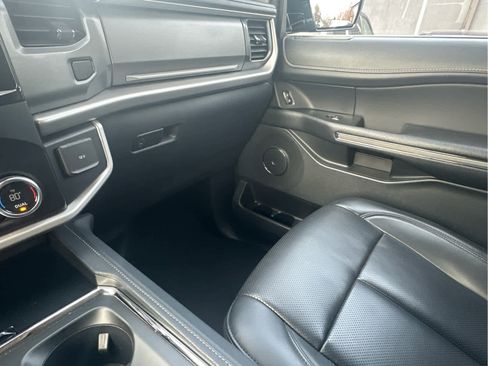 Used 2024 Ford Expedition XLT image 14