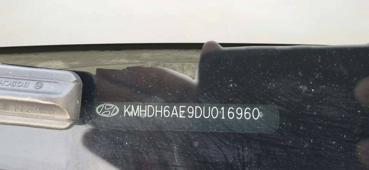 Used 2013 Hyundai Elantra FWD image 11