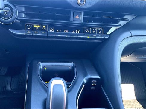 Used 2023 Toyota Crown Platinum image 31