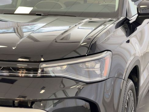 New 2026 Volkswagen Taos SE image 11