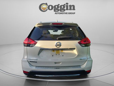 Used 2017 Nissan Rogue SL image 4