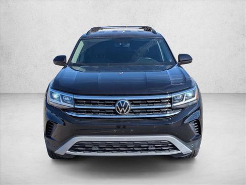 Used 2022 Volkswagen Atlas SE w/ Black Wheel Package image 2