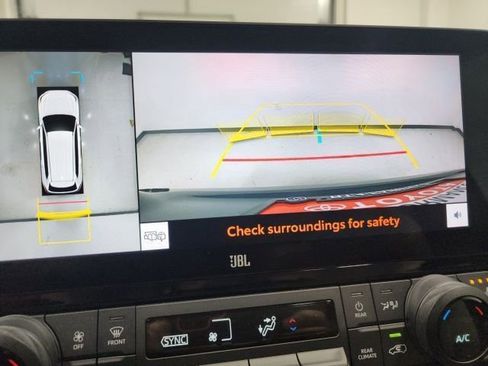 Used 2024 Toyota Grand Highlander Limited image 3