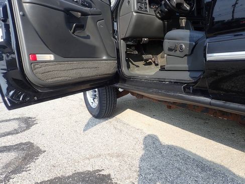 Used 2005 Chevrolet Silverado 2500 LT w/ Heavy-Duty Power Package AWD/4WD image 9