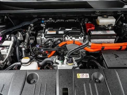 Certified 2025 Toyota bZ4X AWD image 29