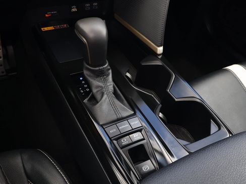 Used 2025 Toyota Camry SE image 25