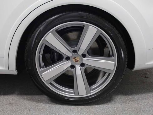 New 2025 Porsche Cayenne GTS image 38