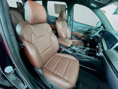 Used 2025 Kia Telluride SX Prestige image 32