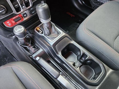 Used 2018 Jeep Wrangler Unlimited Rubicon w/ Steel Bumper Group image 18