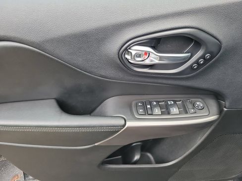 Used 2019 Jeep Cherokee Limited AWD/4WD image 26