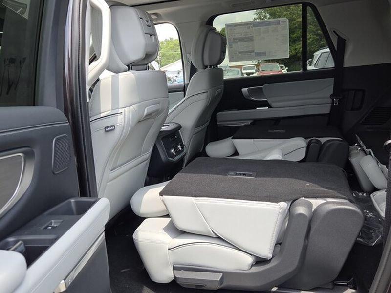 New 2027 Ford Expedition Max Platinum w/ Platinum Ultimate Package AWD/4WD image 7