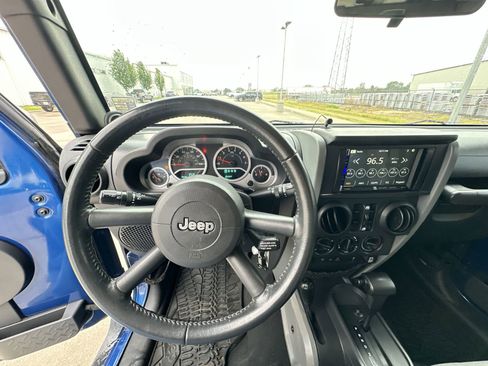 Used 2010 Jeep Wrangler Unlimited Rubicon w/ Dual Top Group AWD/4WD image 11