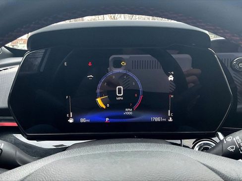 Used 2024 Chevrolet Trax RS w/ Driver Confidence Package image 19