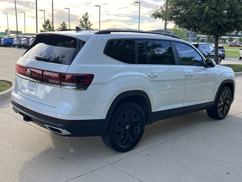 Certified 2025 Volkswagen Atlas SE w/ Panoramic Sunroof Package image 10