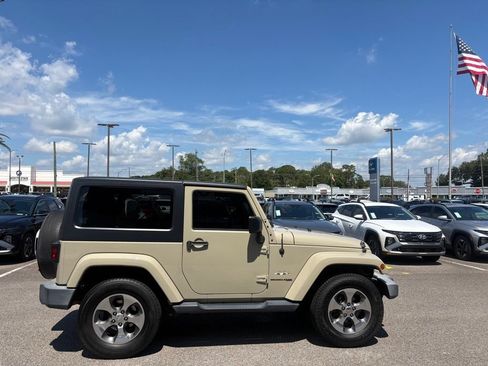 Used 2018 Jeep Wrangler Sahara w/ Connectivity Group AWD/4WD image 3