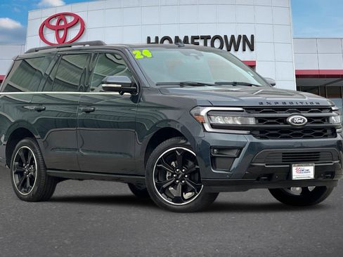 Used 2024 Ford Expedition Limited image 2
