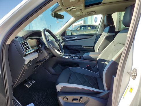 New 2026 Volkswagen Atlas Peak Edition image 16