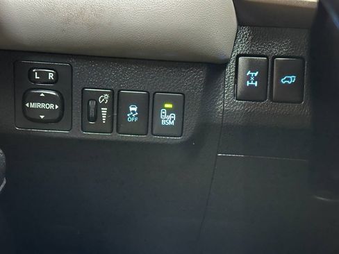 Used 2014 Toyota RAV4 Limited w/ Technology Package AWD/4WD image 42