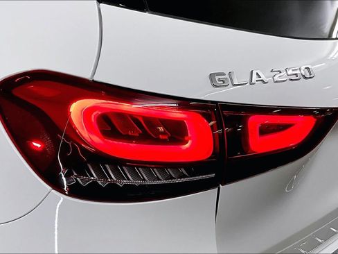 Certified 2023 Mercedes-Benz GLA 250 4MATIC image 27
