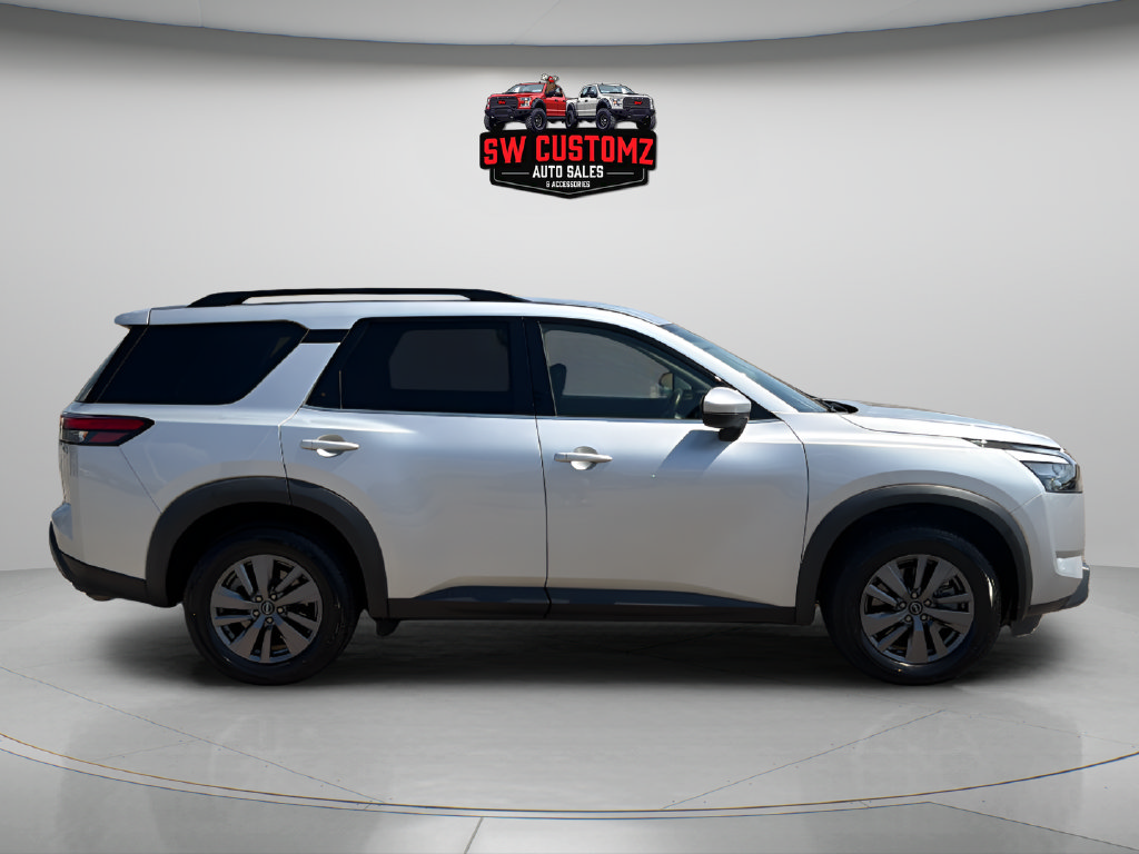 Used 2024 Nissan Pathfinder SV FWD image 8