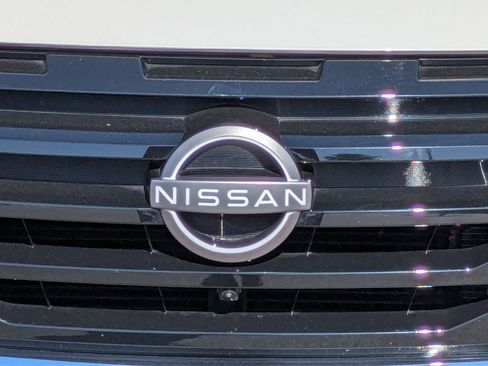Used 2024 Nissan Pathfinder Platinum FWD image 13
