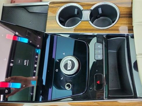 Used 2025 Cadillac Escalade ESV Premium Luxury Platinum image 54