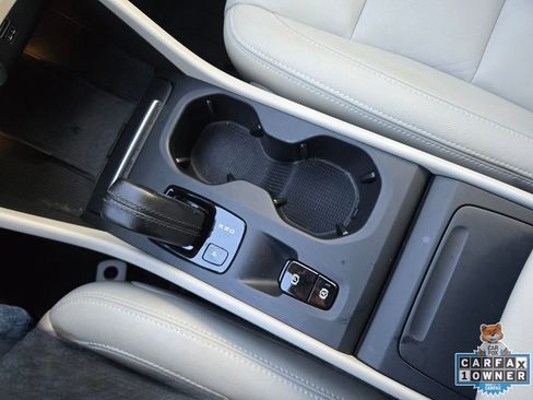 Used 2019 Volvo XC40 T4 Momentum image 42