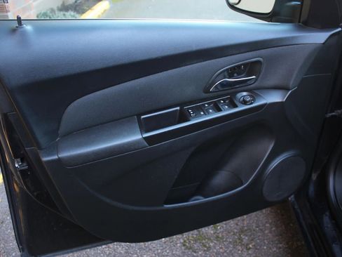 Used 2016 Chevrolet Cruze LT w/ Technology Package image 14