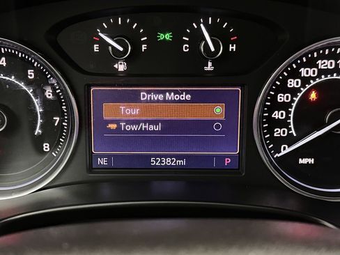 Used 2021 Buick Enclave Essence image 10