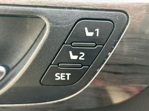 Used 2023 Toyota Highlander Limited image 27