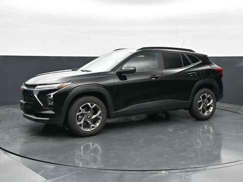 Used 2025 Chevrolet Trax LT w/ LT Convenience Package FWD image 6