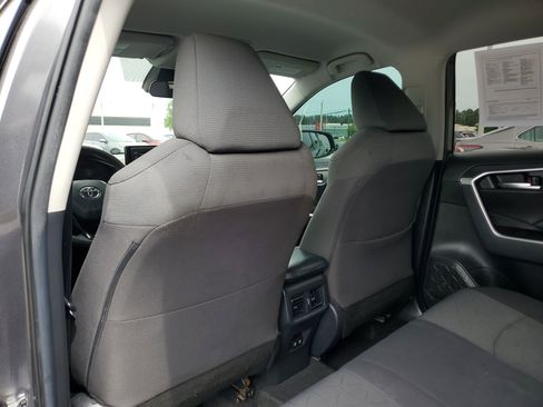Used 2021 Toyota RAV4 XLE FWD image 10
