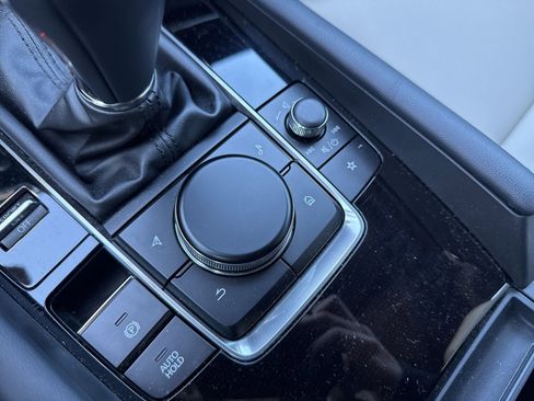 Used 2024 MAZDA MAZDA3 s image 21