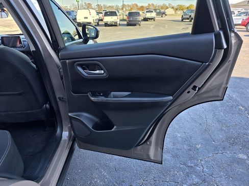 Used 2025 Nissan Rogue SV image 16