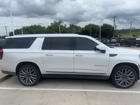 Certified 2025 GMC Yukon XL Denali Ultimate AWD/4WD image 2