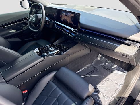 Used 2025 BMW 530i image 14