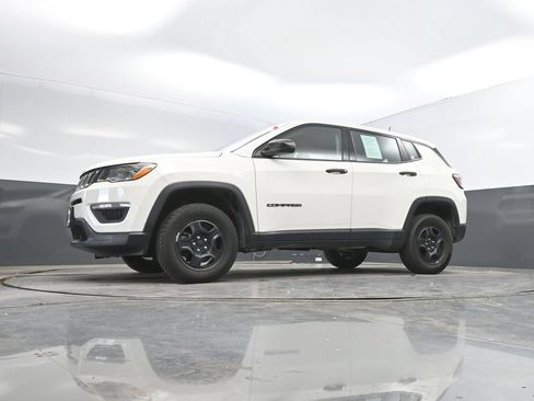 Used 2017 Jeep Compass Sport w/ Cold Weather Group AWD/4WD image 42