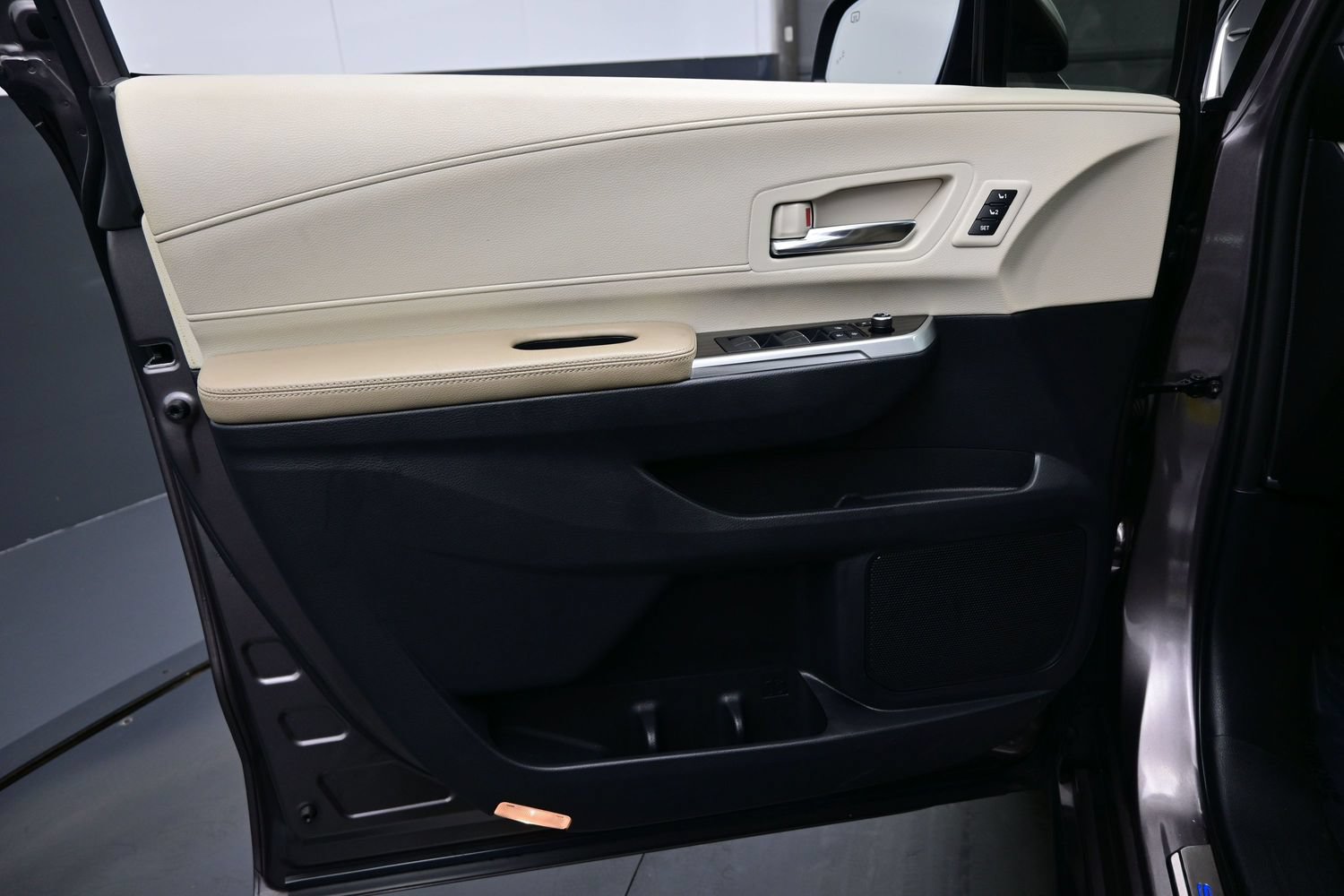 Used 2022 Toyota Sienna Limited AWD/4WD image 9
