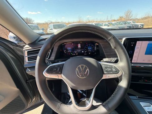 Used 2025 Volkswagen Atlas SEL image 16