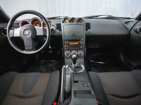 Used 2005 Nissan 350Z Coupe w/ (N93) Cargo Convenience Pkg image 12