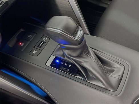 Used 2023 Toyota Venza Limited image 19