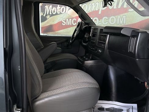 Used 2017 Chevrolet Express 3500 LT w/ LT Preferred Equipment Group image 20