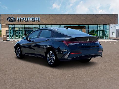 New 2025 Hyundai Elantra SEL image 5