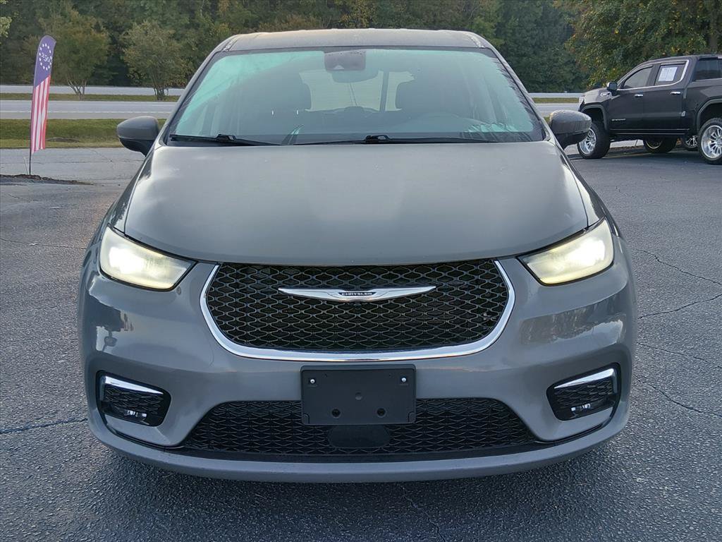 Used 2023 Chrysler Pacifica Touring-L FWD image 9