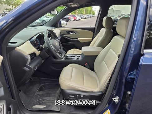 Used 2023 Chevrolet Traverse LT FWD image 10