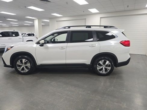 Used 2024 Subaru Ascent Premium w/ Convenience Package image 3